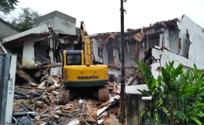 Prefeitura de Florianópolis realiza demolição de 25 apartamentos irregulares no Centro