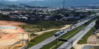 BR-101 em Palhoça será interditada para instalação de painel