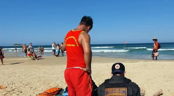 Homem de 39 anos morre afogado na Praia do Santinho