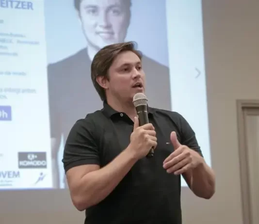 Lucas Schweitzer, do Empreende Brazil, palestra na Aemflo