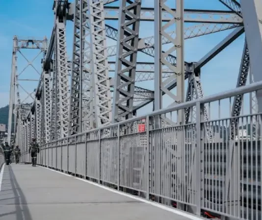 Ponte Hercílio Luz receberá “banho” durante a semana