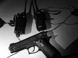Bandidos usavam simulacro de pistola para cometer diversos crimes - PRF/Divulgação/CSC