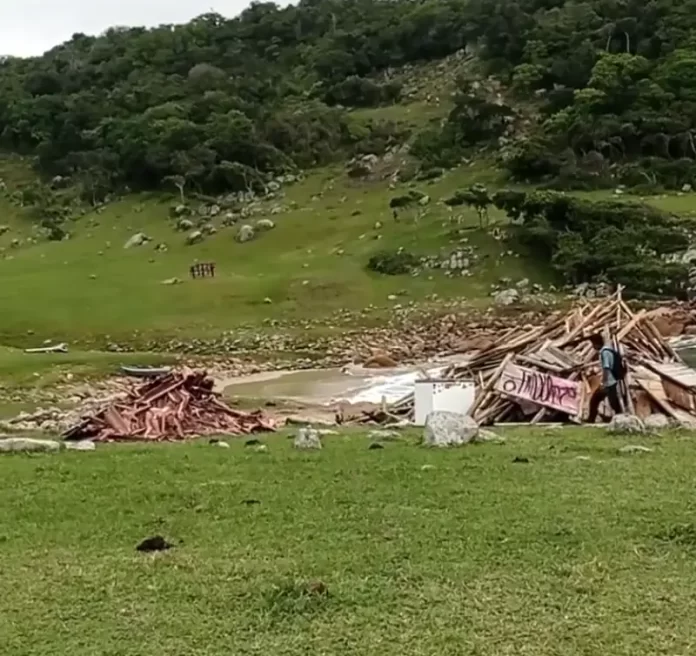 bar do vale da utopia em palhoça é demolido em ação do mpsc