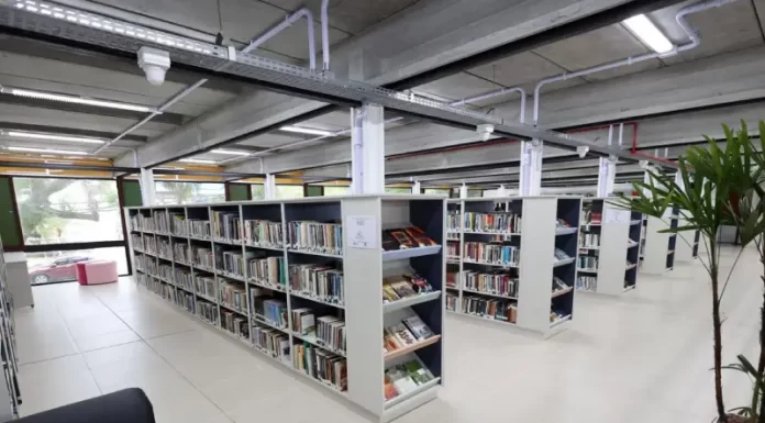 Biblioteca do Estreito, com 30 mil títulos, é reinaugurada