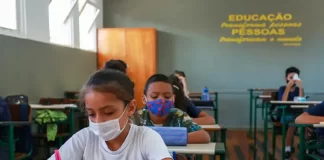 decreto estabelece que não é mais obrigatório que crianças usem máscaras nas escolas