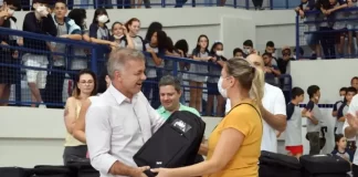 1 mil notebooks são distribuídos na rede de ensino de Florianópolis