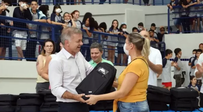 1 mil notebooks são distribuídos na rede de ensino de Florianópolis