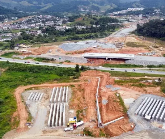 intersecção do contorno viário com a BR-282