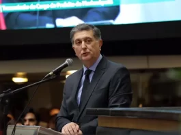 Gean Loureiro renuncia e Topázio Neto vira prefeito de Florianópolis topázio silveira neto é o novo prefeito de florianópolis