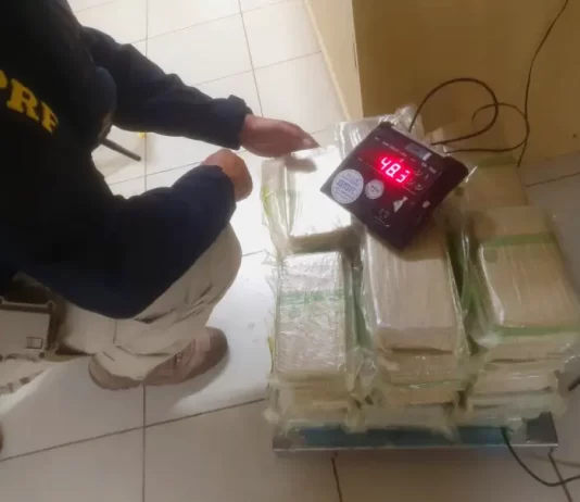 PRF encontra carga de 48 quilos de cocaína na BR 101 em Biguaçu