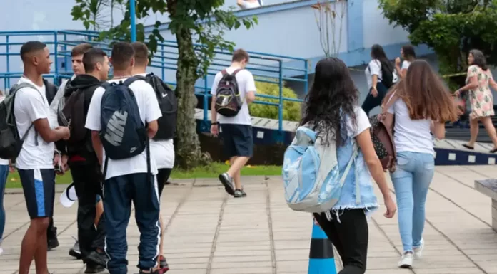 programa de permanência na escola bolsa estudante será de R$ 6.250