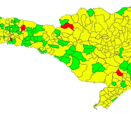 Mapa de risco à Covid passa a ser municipalizado em SC Governo do Estado lança nova Matriz de Alerta Epidemiológico Covid-19
