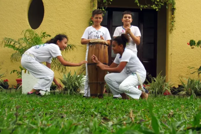 Educandário Santa Catarina inicia projeto de oficinas de capoeira, dança, fotografia e música