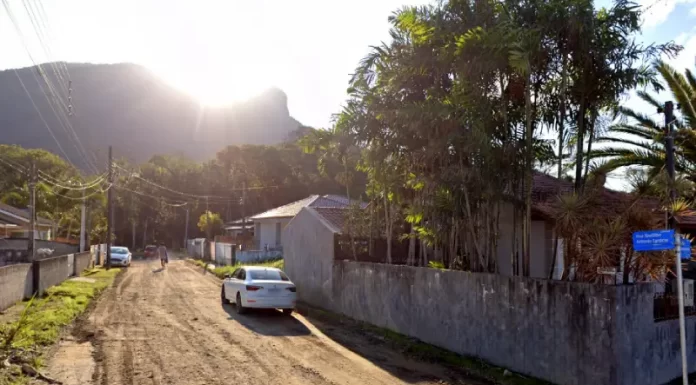 Rua Santilho Antônio Ignacio, no bairro São Sebastião, em Palhoça