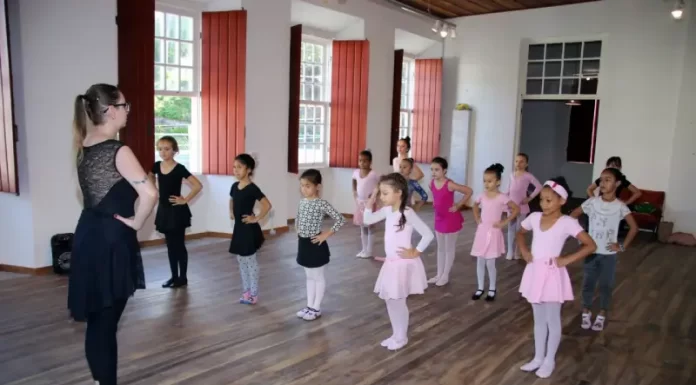 Projeto Arte e Cultura por São José oferece aula de jazz e ballet para crianças e adolescentes