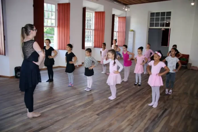 Projeto Arte e Cultura por São José oferece aula de jazz e ballet para crianças e adolescentes