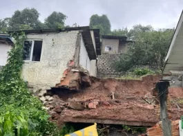 residências atingidas por deslizamento de terra no bairro josé mendes em florianópolis