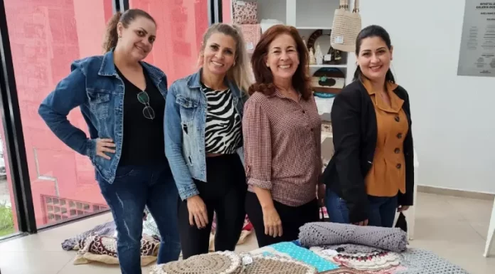 feira de artesanato no hall da prefeitura de são josé