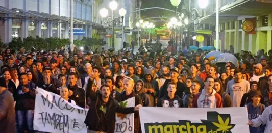 Florianópolis sedia a Marcha da Maconha neste sábado Florianópolis sedia a Marcha da Maconha no dia 7 de maio