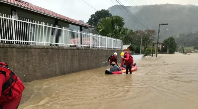 Corpo de Bombeiros Militar atende mais de 200 ocorrências relacionadas com a chuva em SC