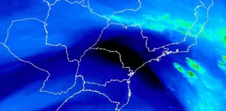 formação de tempestade yakecan com ciclone na costa de RS e SC