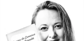 a escritora saíle bárbara barreto com o livro "causos da comarca de são barnabé"