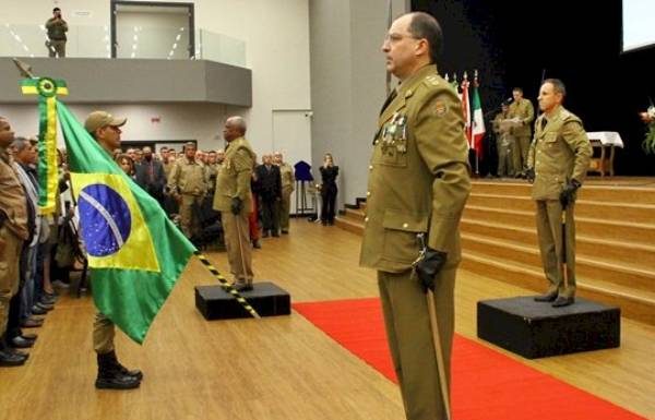 PMSC realiza troca de comando do 11º Comando Regional
