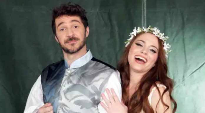 Teatro Pedro Ivo recebe comédia romântica "Amores do Palco" com ingressos a preços populares