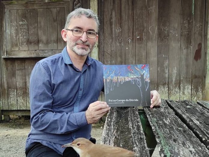 Livro infanto-juvenil Foi no Campo da Dúvida, de Dennis Radünz, reconta fábula em linguagem cabocla