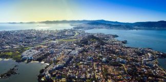 Foto aérea da região continental de Florianópolis