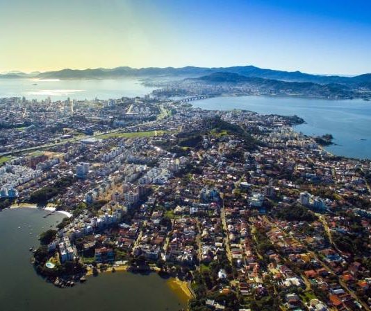 Foto aérea da região continental de Florianópolis