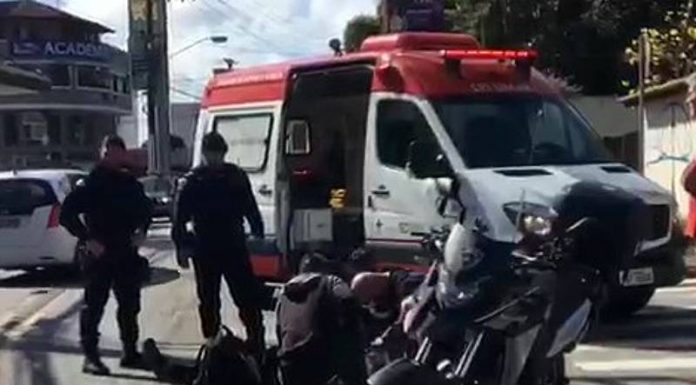 após roubar carro e fugir em alta velocidade ladrão bateu em motociclista