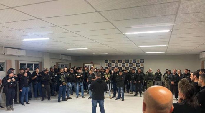Operação Saturação mira tráfico de armas na Grande Florianópolis Polícia Civil desencadeia a operação “Saturação” em combate ao comércio de armas de fogo e drogas na Grande Florianópolis