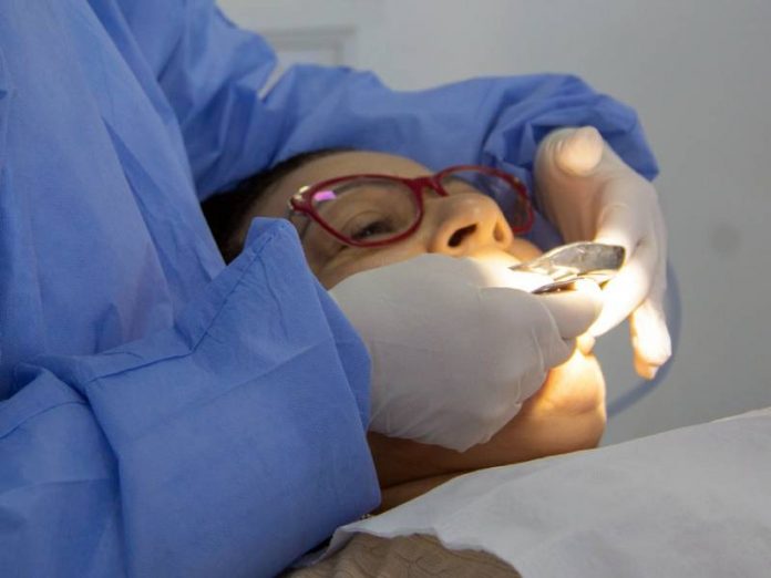 Postos de Saúde de São José vão implantar próteses dentárias
