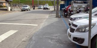 Rua Maria Manchi de Souza é analisada como "laboratório" para mostrar como devem ser recuos de estacionamento