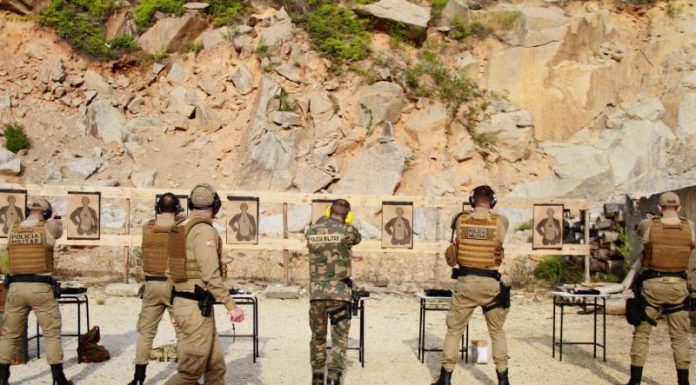 PM catarinense começa a treinar com novas pistolas Beretta 9mm