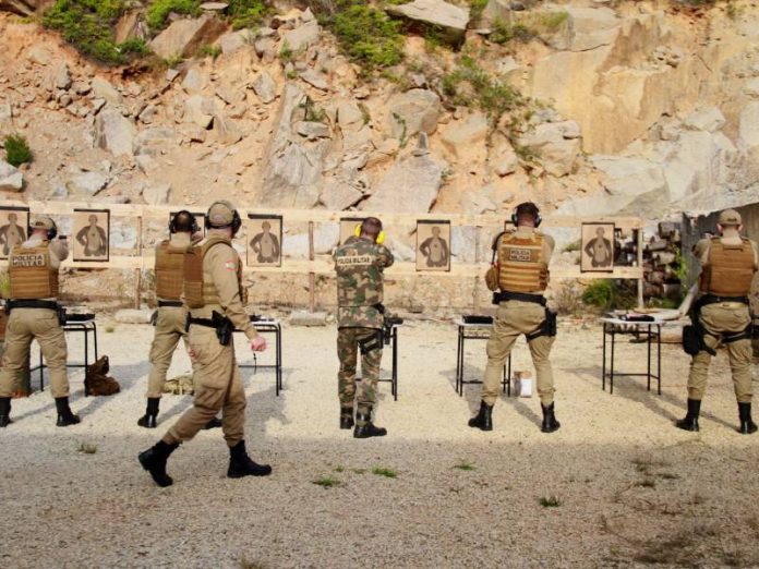 PM catarinense começa a treinar com novas pistolas Beretta 9mm