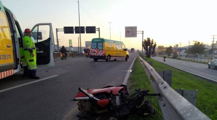 Motociclista morre em acidente na BR-101 em Palhoça
