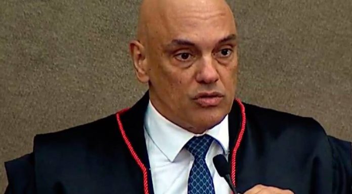 Alexandre de Moraes defende democracia e sistema eleitoral em posse no TSE