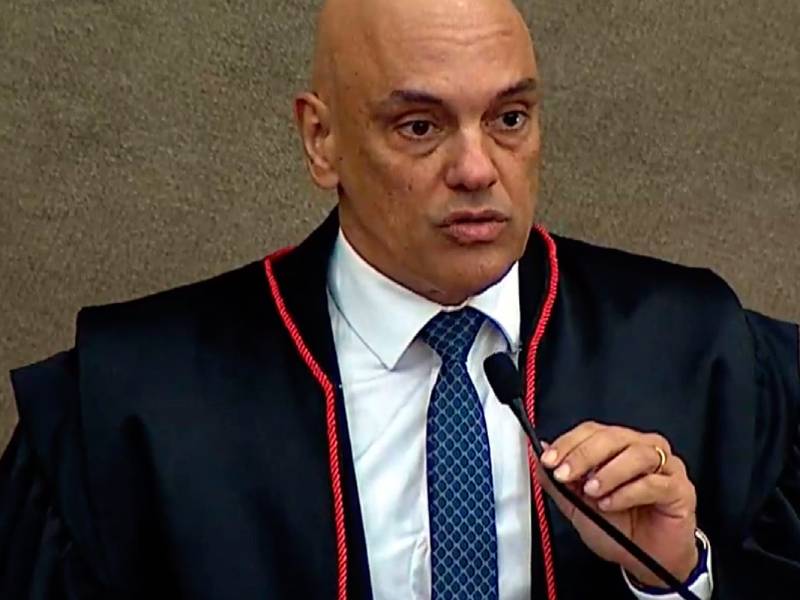 Alexandre de Moraes defende democracia e sistema eleitoral em posse no TSE