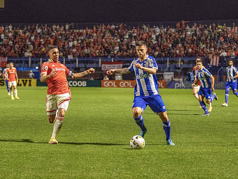 Avaí lutou, mas pênalti no final tirou ponto contra o Inter