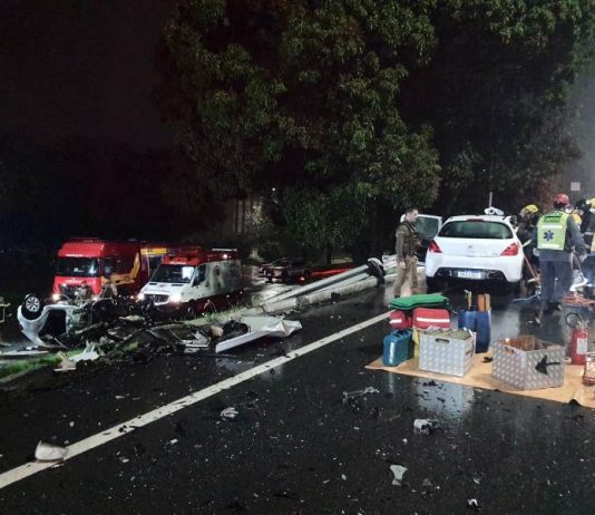 Quatro pessoas morrem em batida frontal na Via Expressa em Florianópolis Batida frontal na Via Expressa deixa 4 mortos