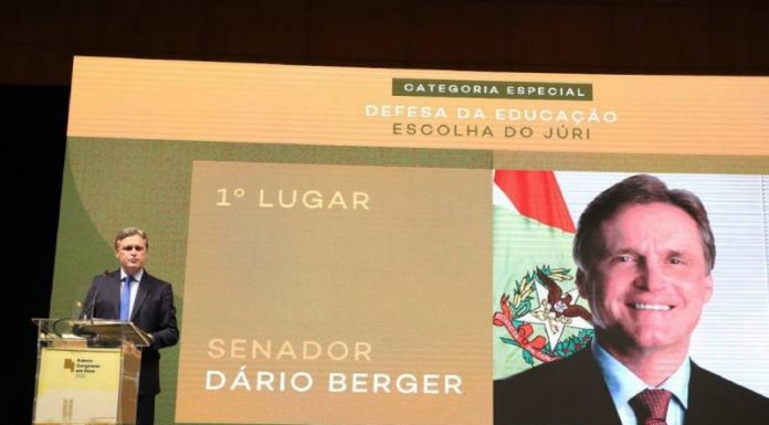 Dário Berger recebe prêmio Congresso em Foco