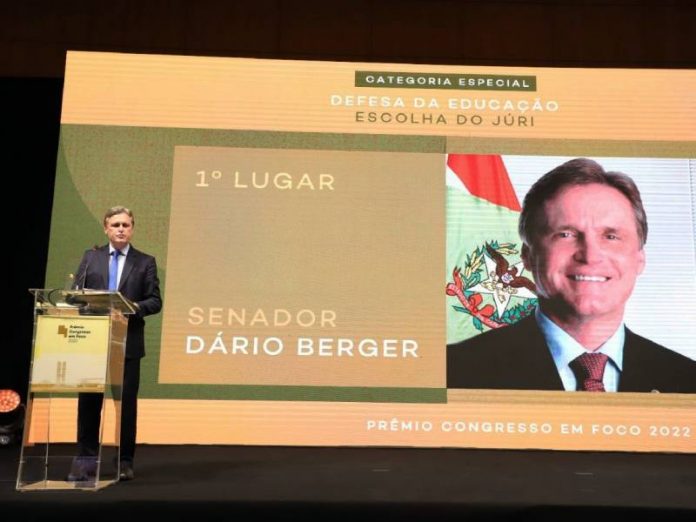 Dário Berger recebe prêmio Congresso em Foco