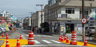 Cruzamento da Rua Osni João Vieira com Irineu Bornhausen