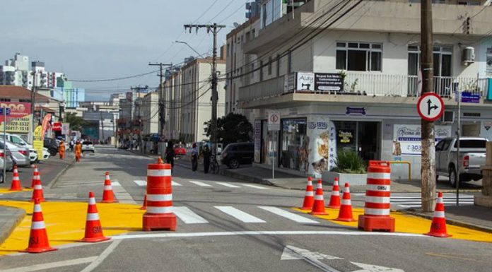 Cruzamento da Rua Osni João Vieira com Irineu Bornhausen