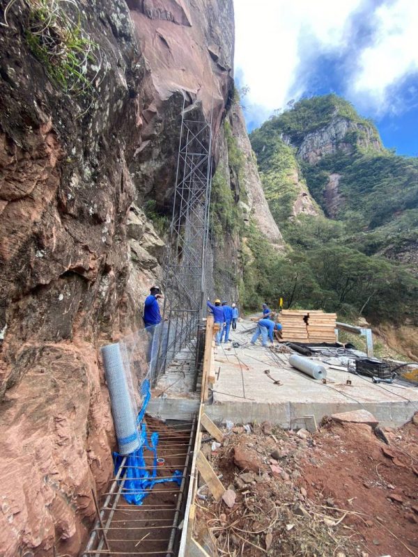 Reconstrução da Serra do Corvo Branco (SC-370)