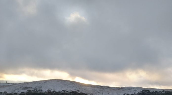 Primavera começa com neve na serra