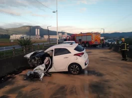Acidente na SC-281 em São José deixa vítima presa às ferragens Acidente de trânsito na Ponte do Rio Forquilhas na SC-281 em São José