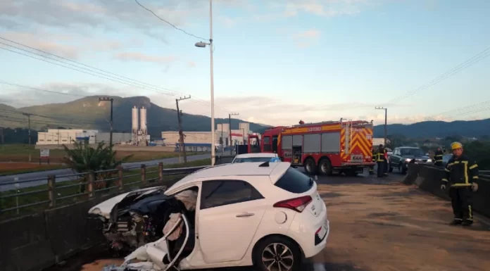 Acidente de trânsito na Ponte do Rio Forquilhas na SC-281 em São José